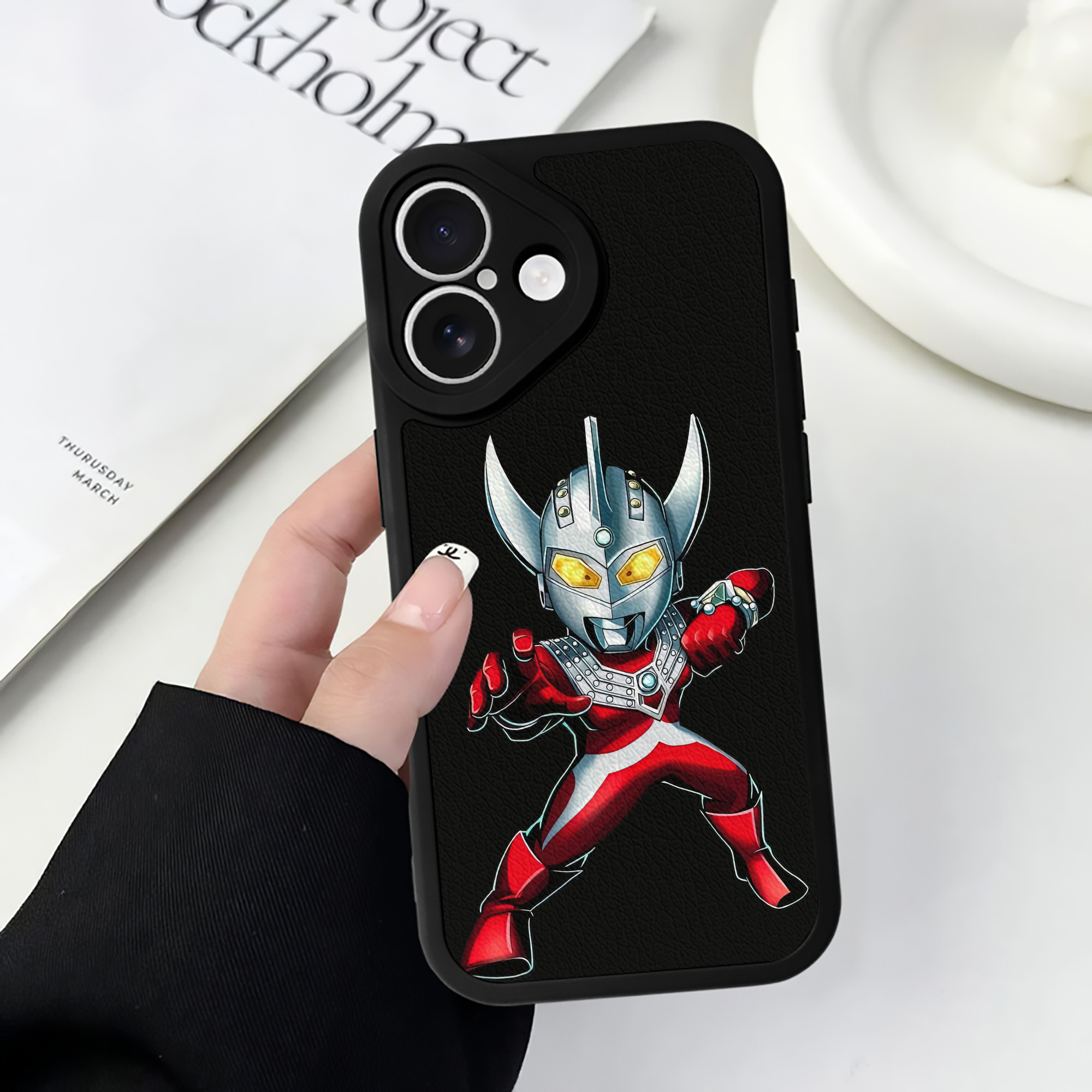 （画像用） ウルトラマン Ultraman 【iPhone 16シリーズ対応】シリコンスマホケース（レザー調） 材質：シリコン